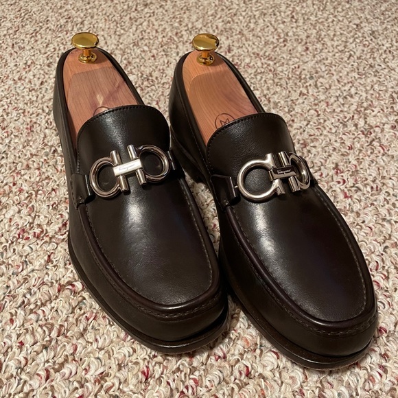 Ferragamo Reversible Badge Loafer 8.5 EE main image 6